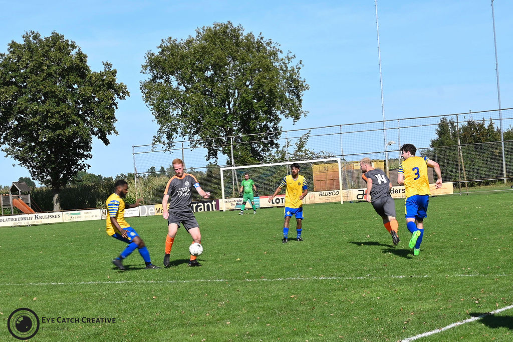 Voetballen op Sportpark Lennisheuvel